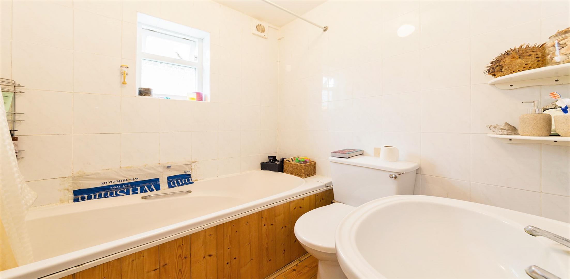 			PRIVATE GARDEN, 1 Bedroom, 1 bath, 1 reception Flat			 Kenilworth Road, KILBURN